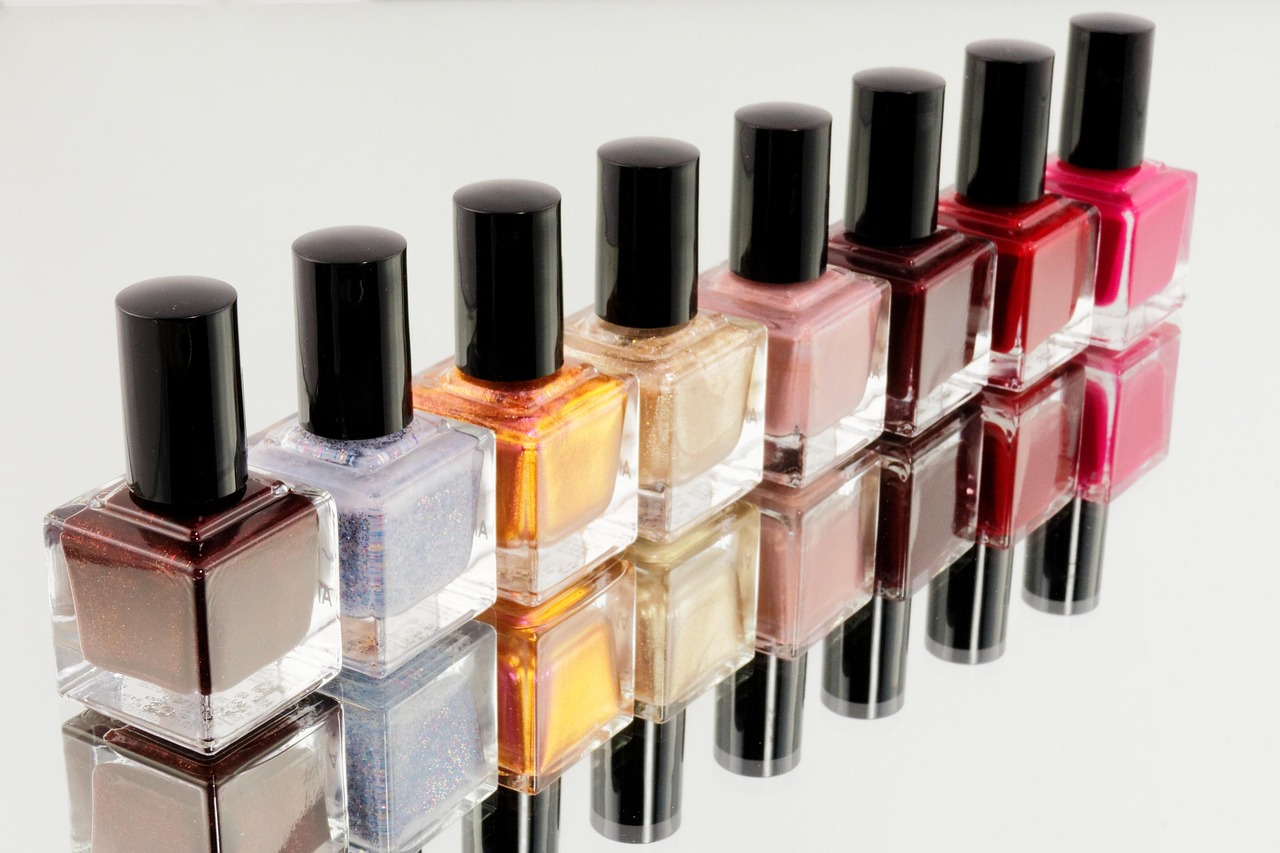 esmaltes de uñas para diferentes colores